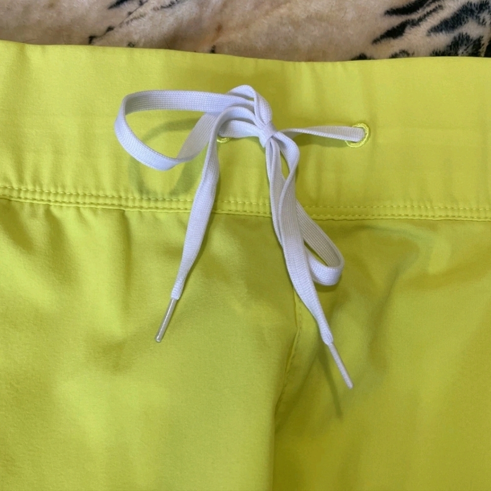 Hurley Size Medium Bright Yellow Athletic Shorts - Picture 6 of 13